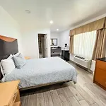 Town And Country Inn