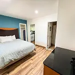 Town And Country Inn