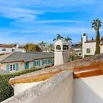Sunny\'S Santa Barbara Beach House
