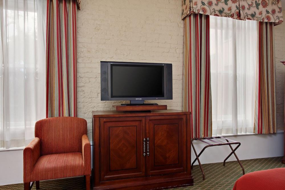 Virginia Santa Barbara, Tapestry Collection By Hilton Santa Barbara