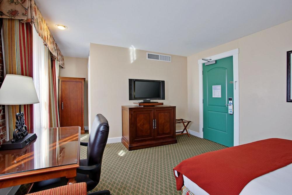 Hotel Virginia Santa Barbara, Tapestry Collection By Hilton 4*