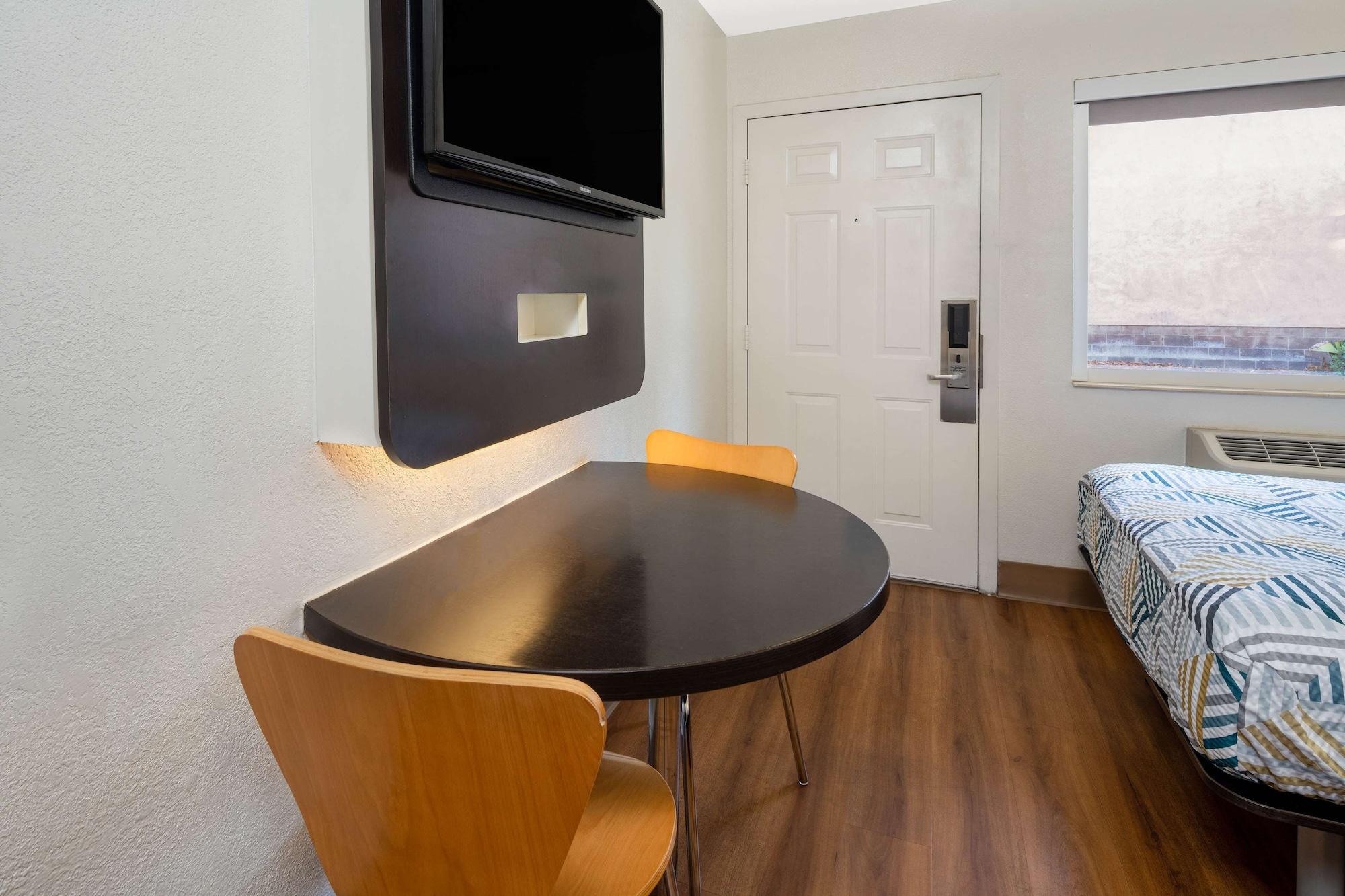 6-santa Barbara, Ca - State Street Hotel 2*