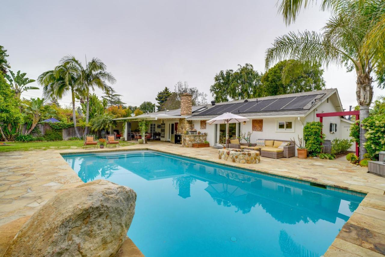 Vacation With Pool And Hot Tub! Holiday home