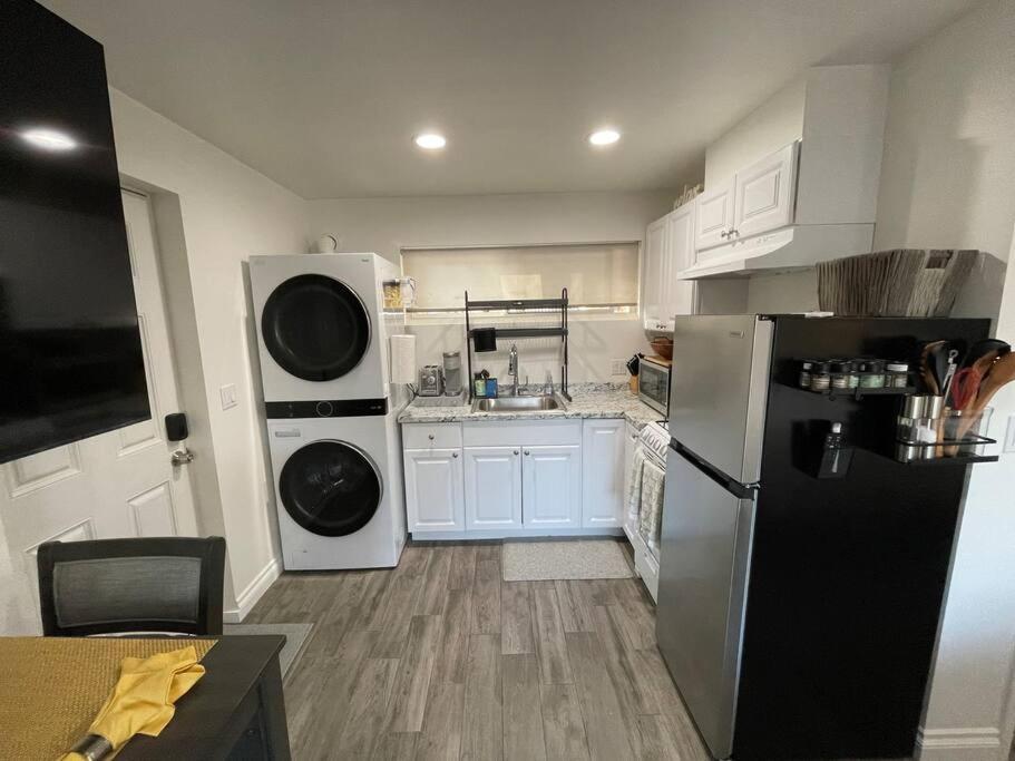Sunrize Destinations - Newly Renovated Mesa Apartment Santa Barbara