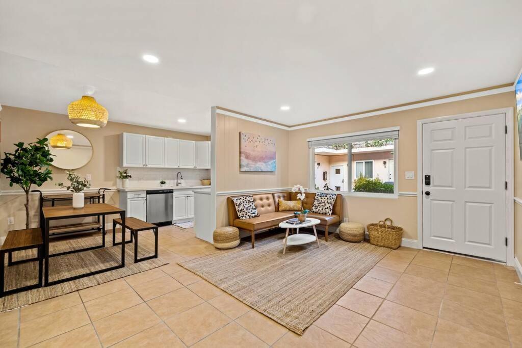 Funk Zone Walking Distance To The Holiday home *