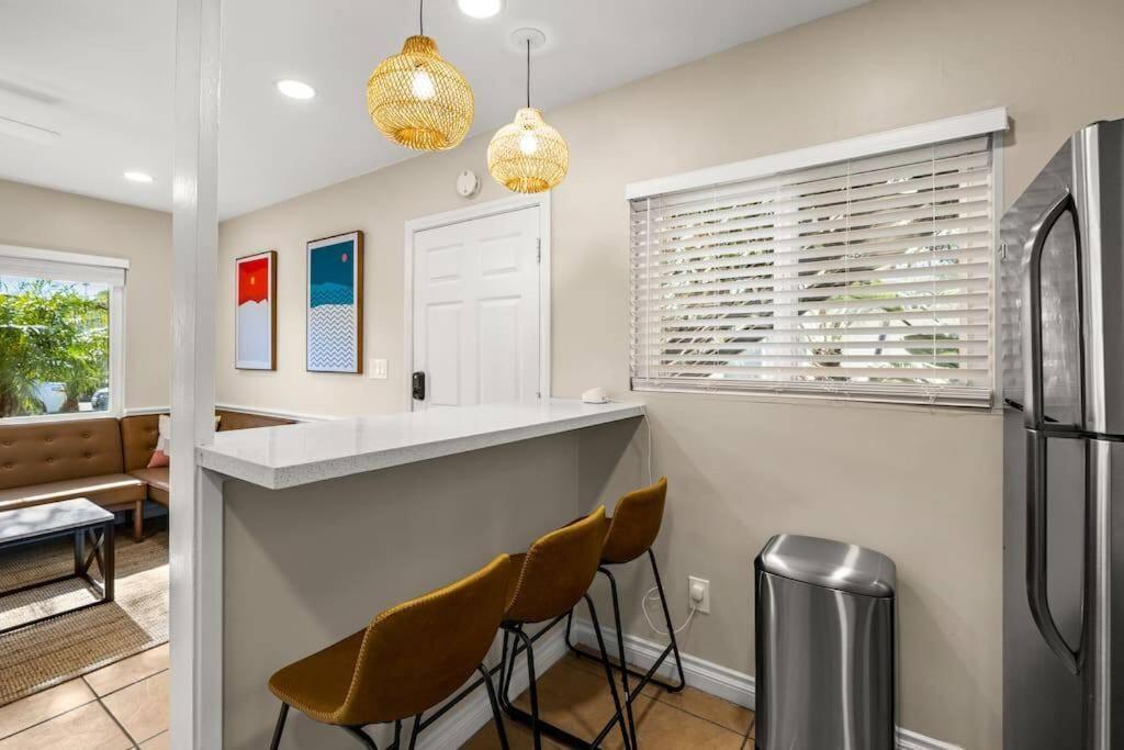Brand New Close To And Downtown Apartment *