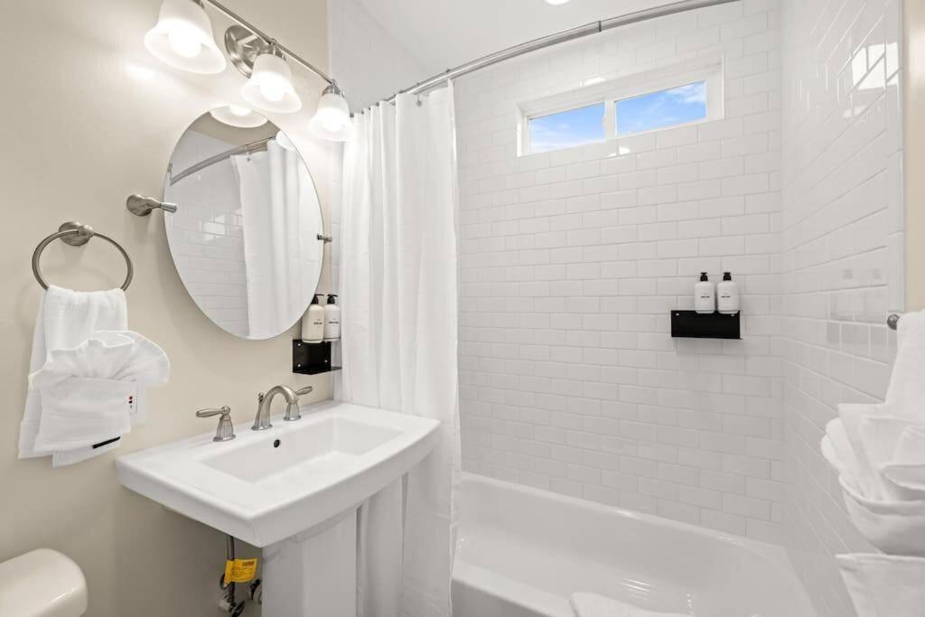 Brand New Close To And Downtown
