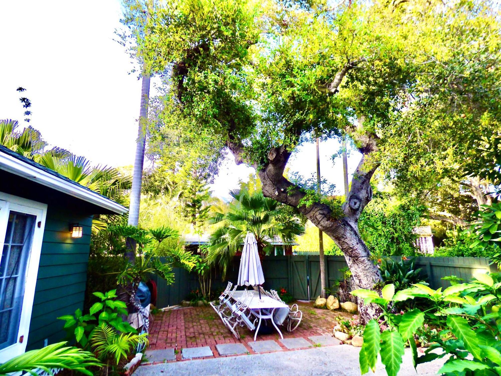 Holiday home Under The Oaks *