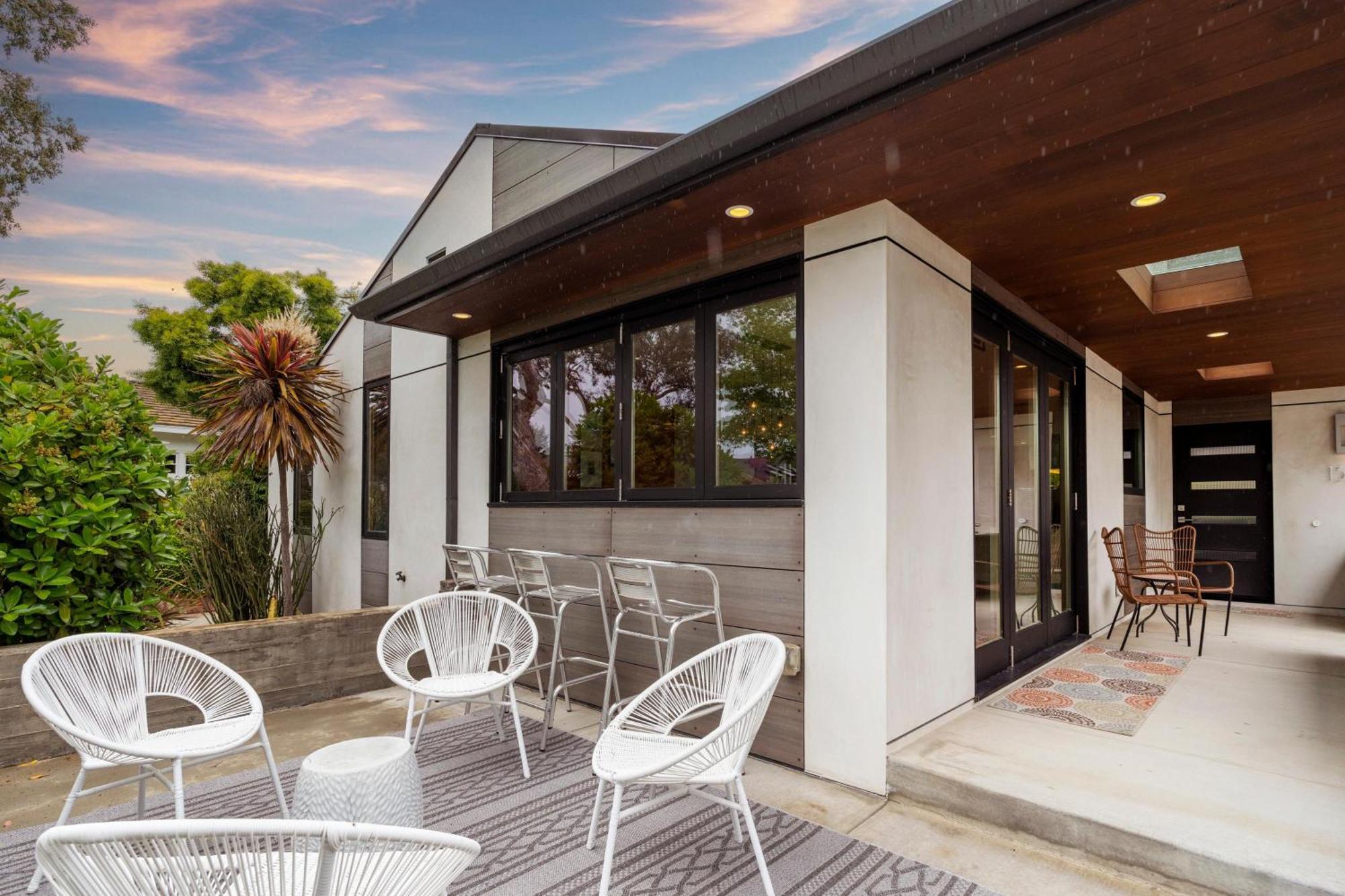 Modern Sea Escape Holiday home *