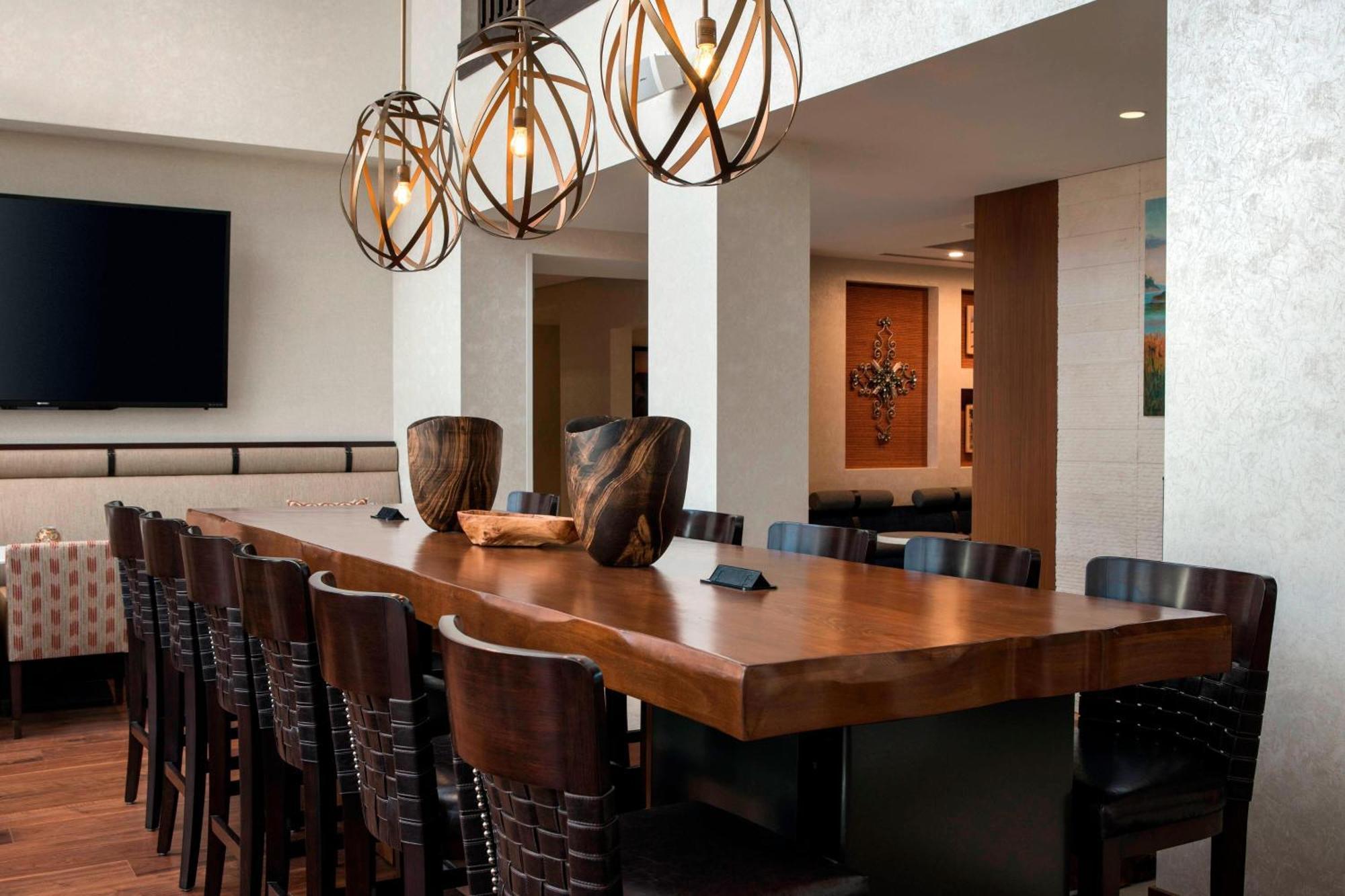 By Marriott Goleta Hotel 3*
