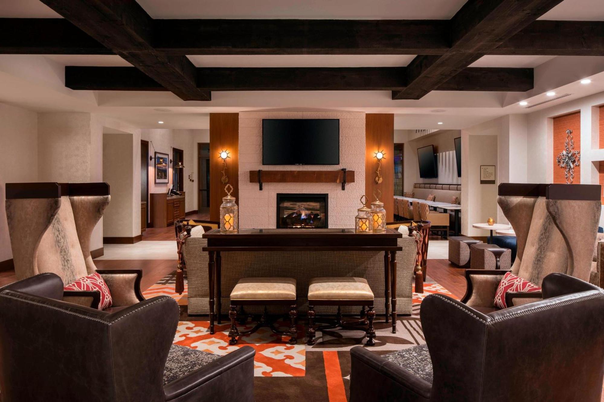 Hotel By Marriott Goleta 3*