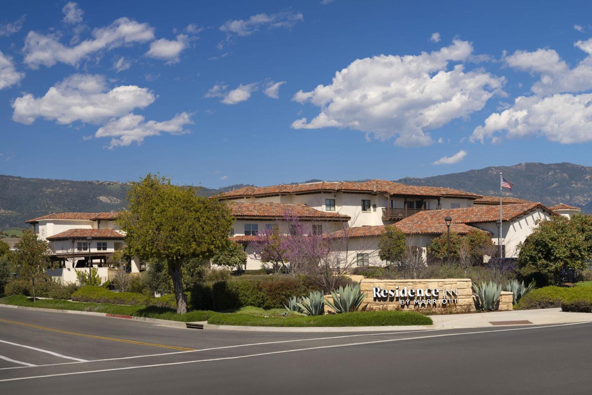 By Marriott Goleta Hotel 3*