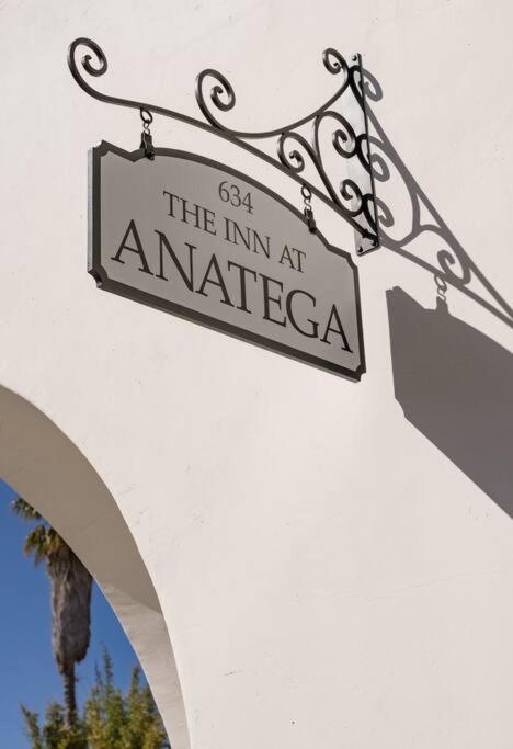 The At Anatega #1 Apartment