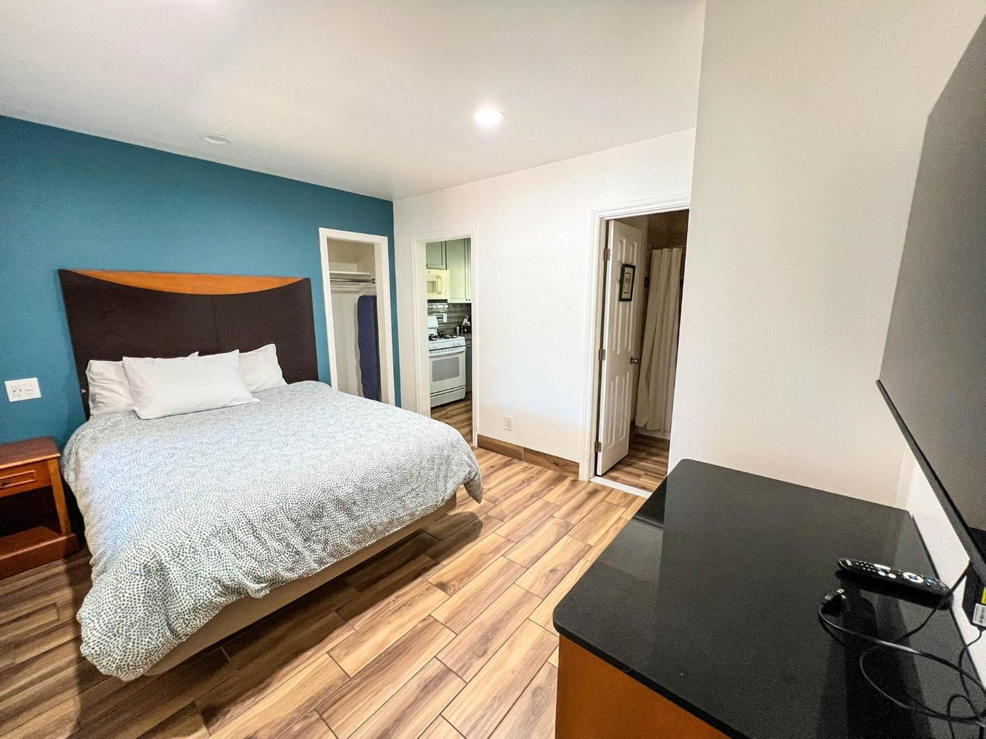 Town And Country Motel 2*