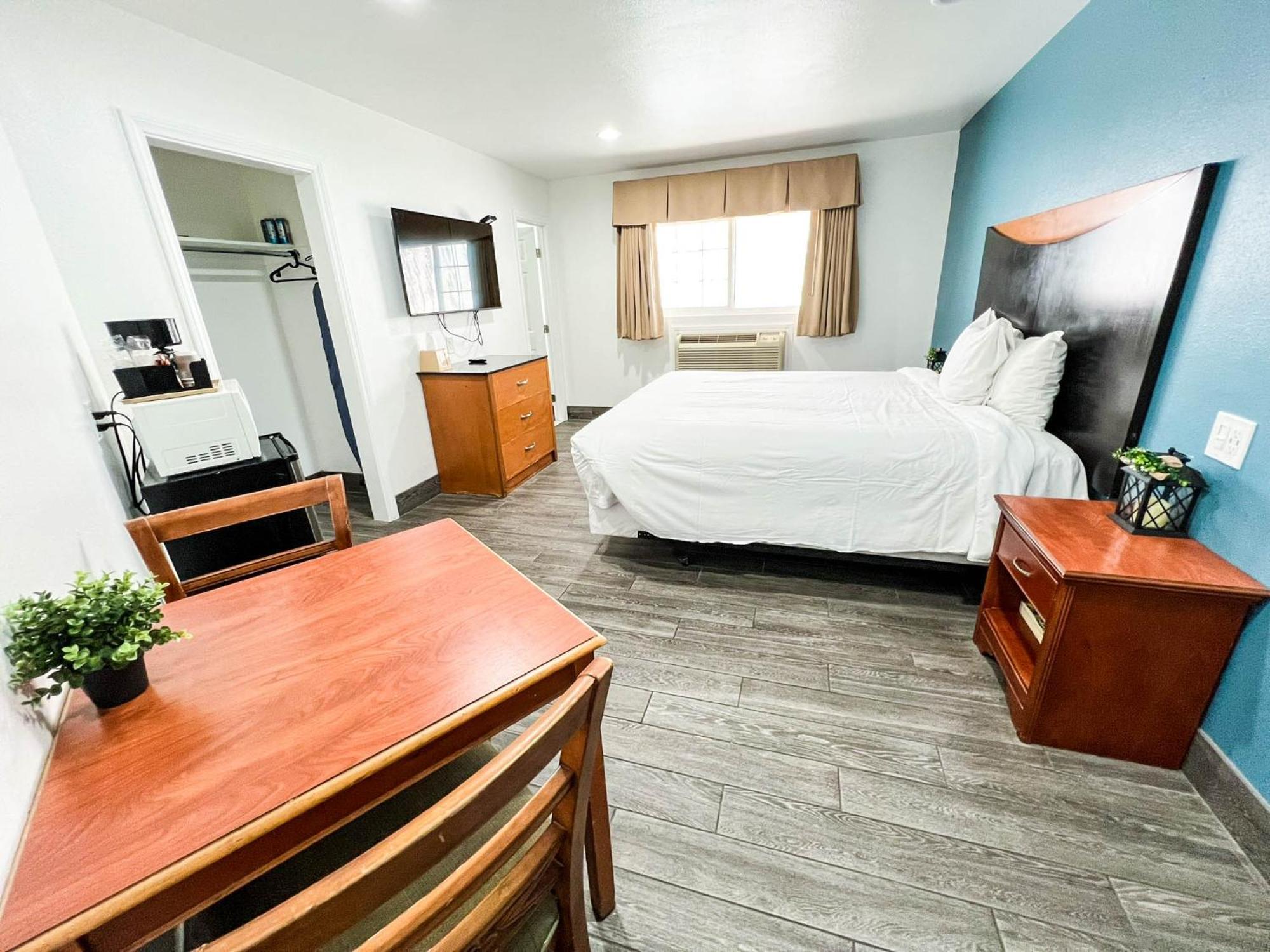 Town And Country Motel 2*