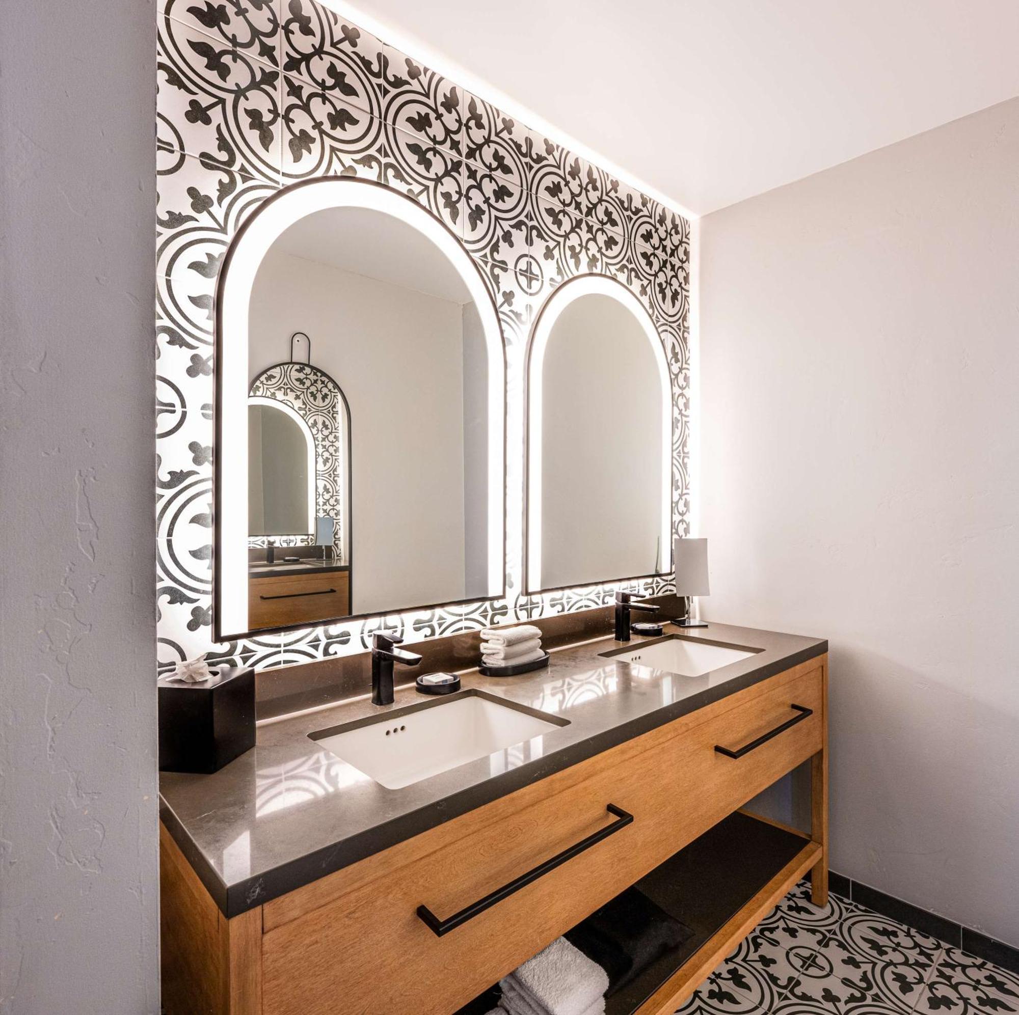 Virginia Santa Barbara, Tapestry Collection By Hilton Hotel 4*