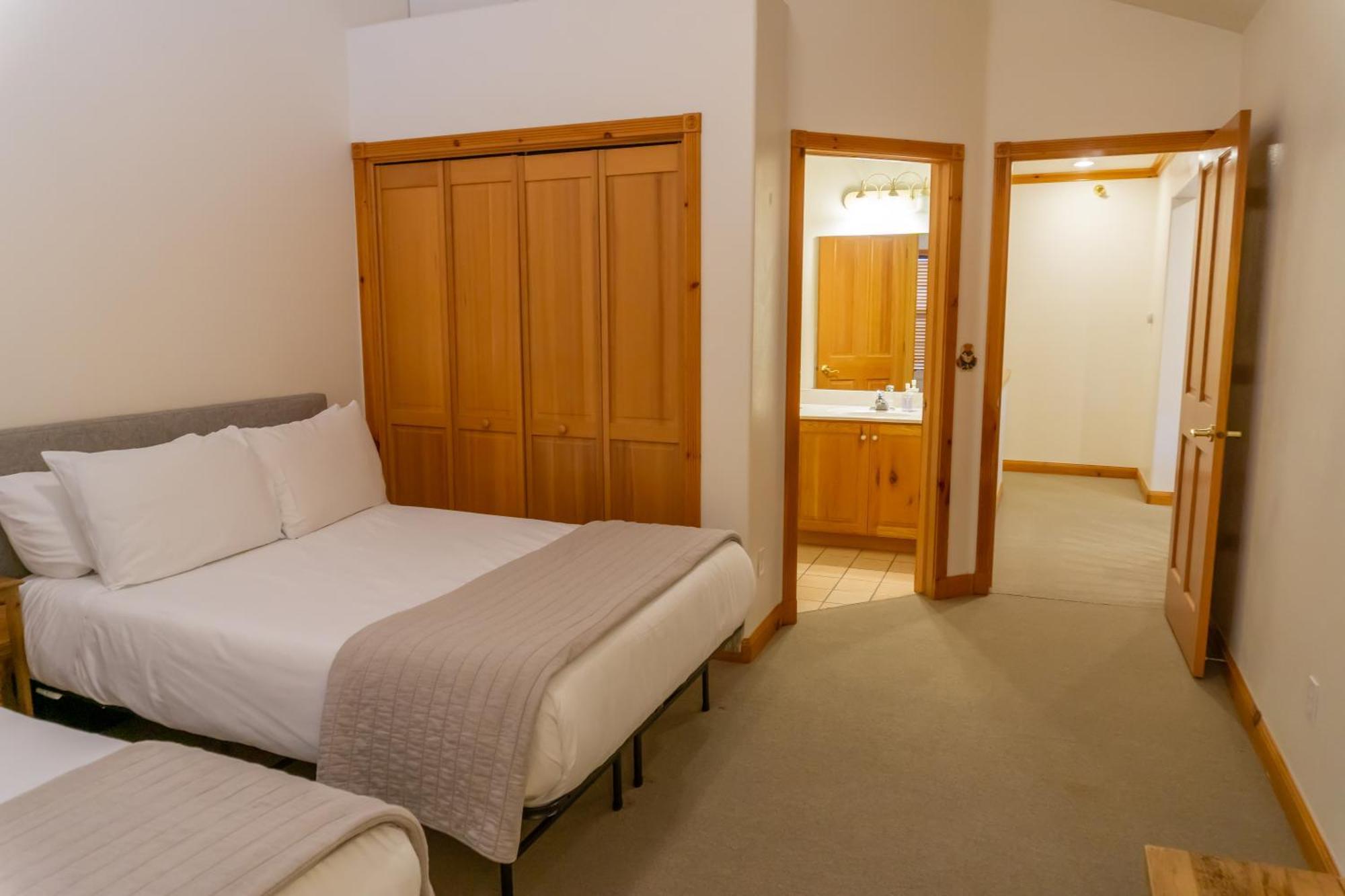 3 Bedroom 3 Bathroom Zermatt Villages 719 *