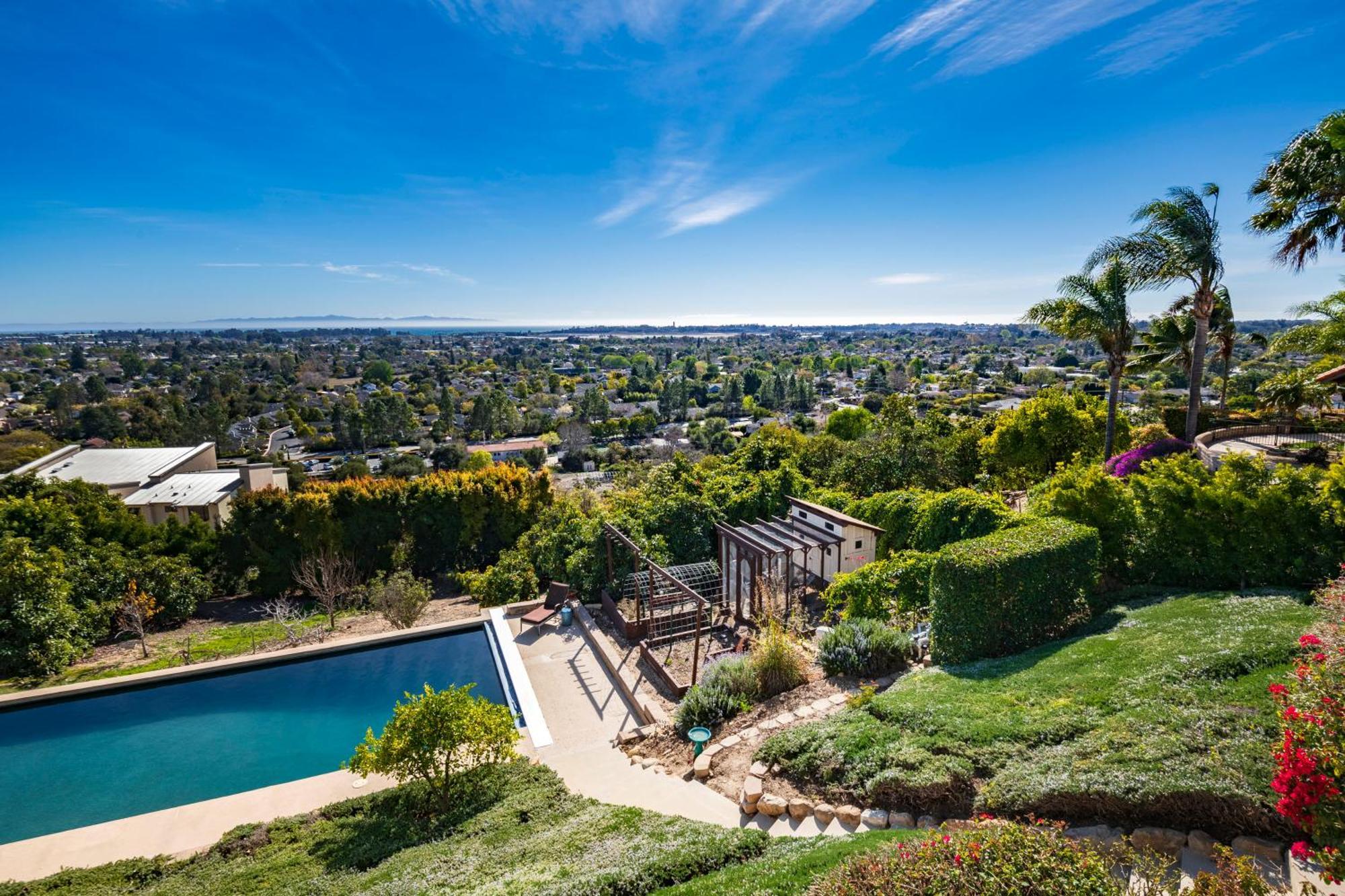 Luxury Atop The Hills Holiday home *
