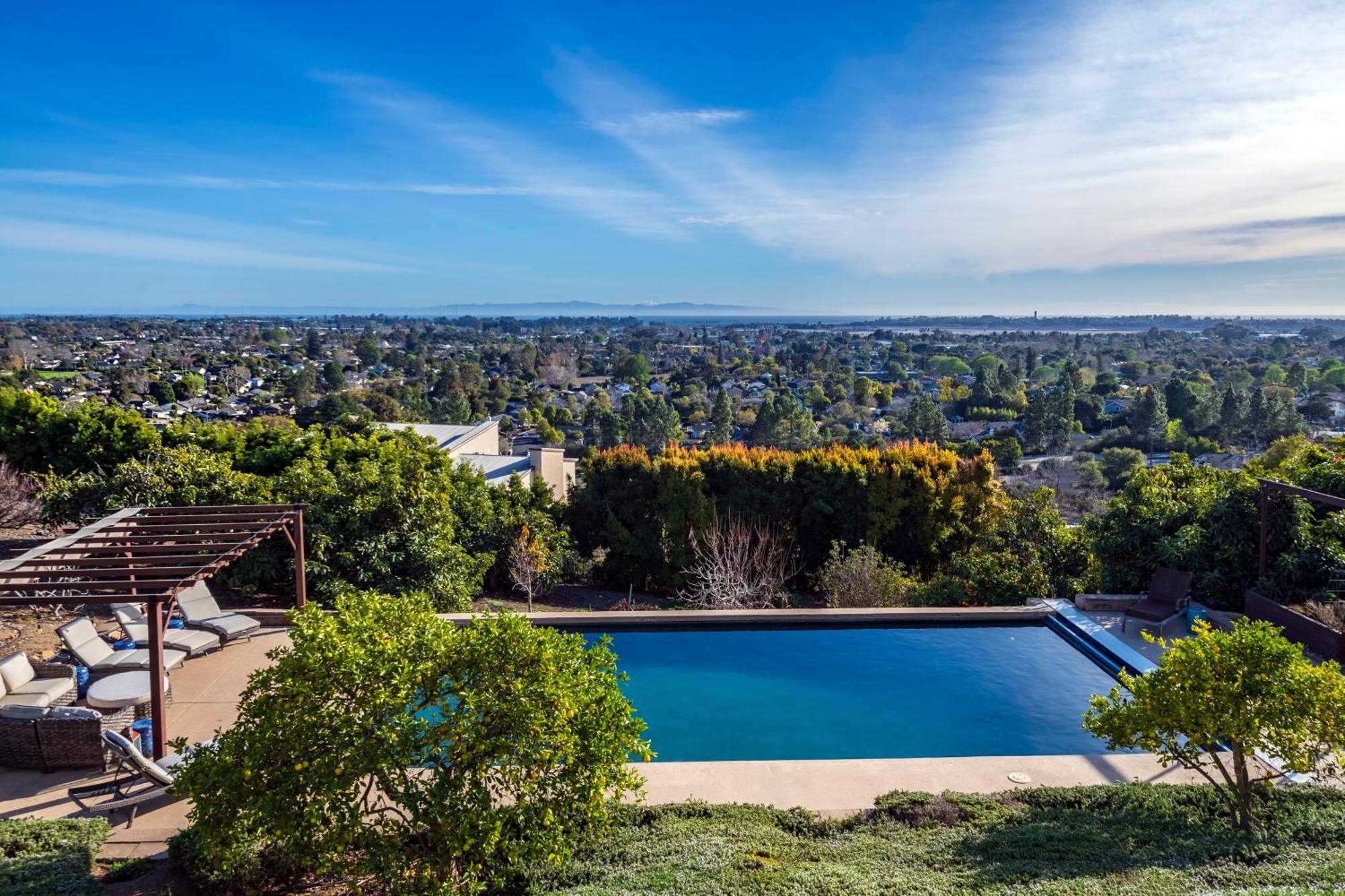 Luxury Atop The Hills Holiday home Santa Barbara