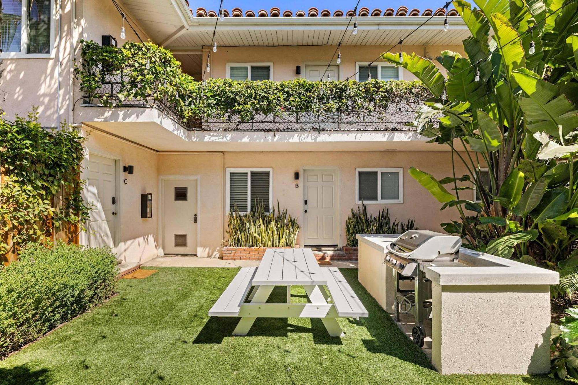 American Riviera Oasis Close To And Downtown *