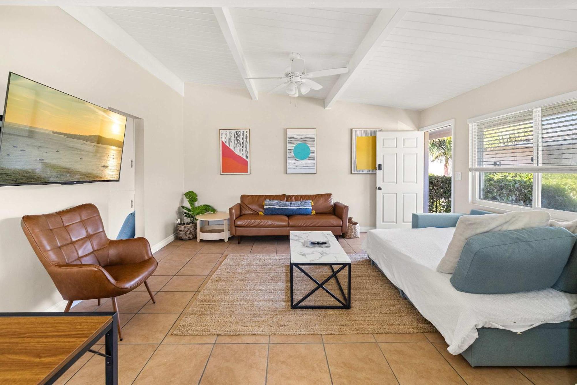 American Riviera Oasis Close To And Downtown Holiday home *
