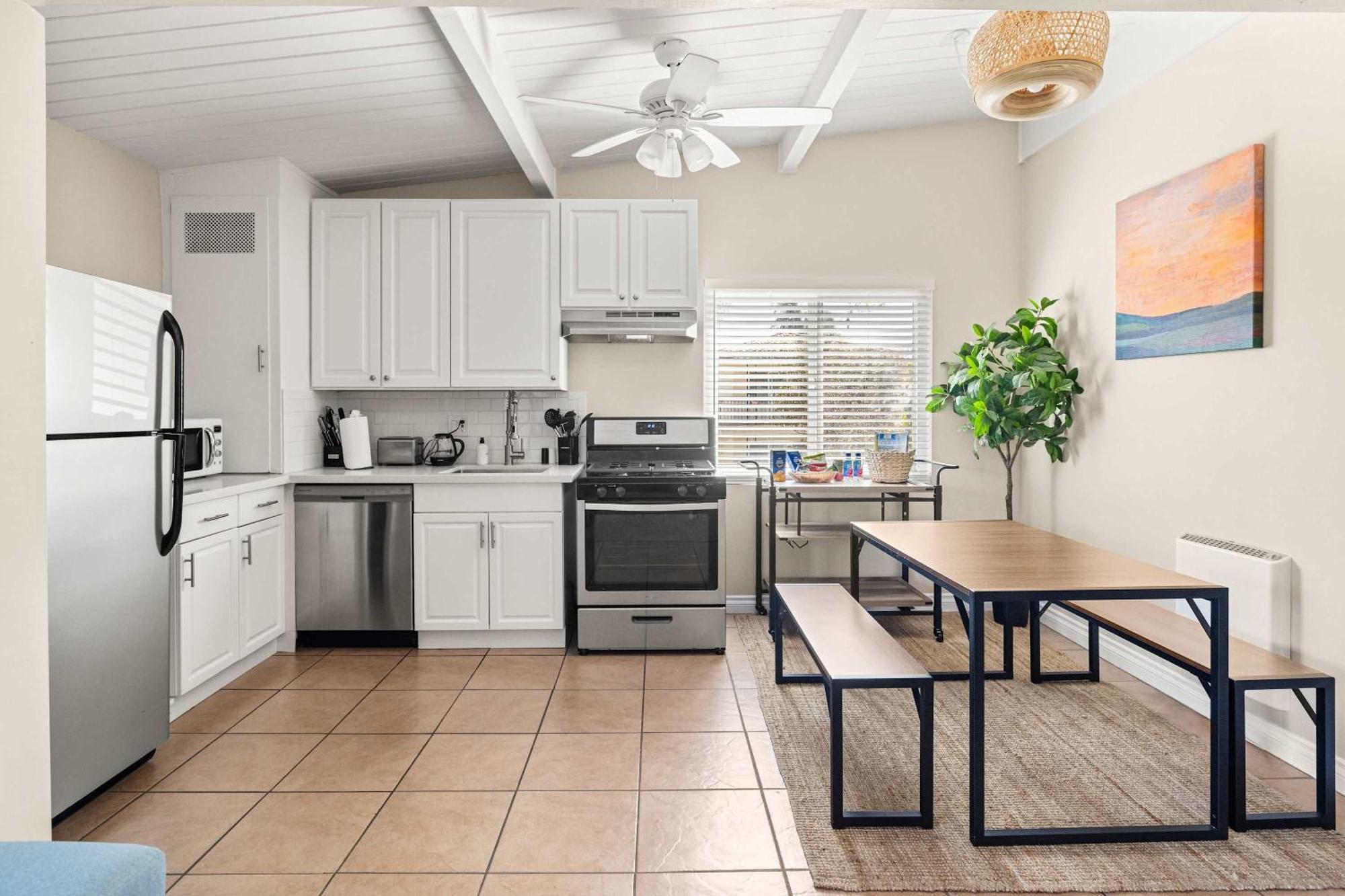 American Riviera Oasis Close To And Downtown Santa Barbara