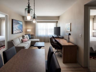 Hotel By Marriott Goleta