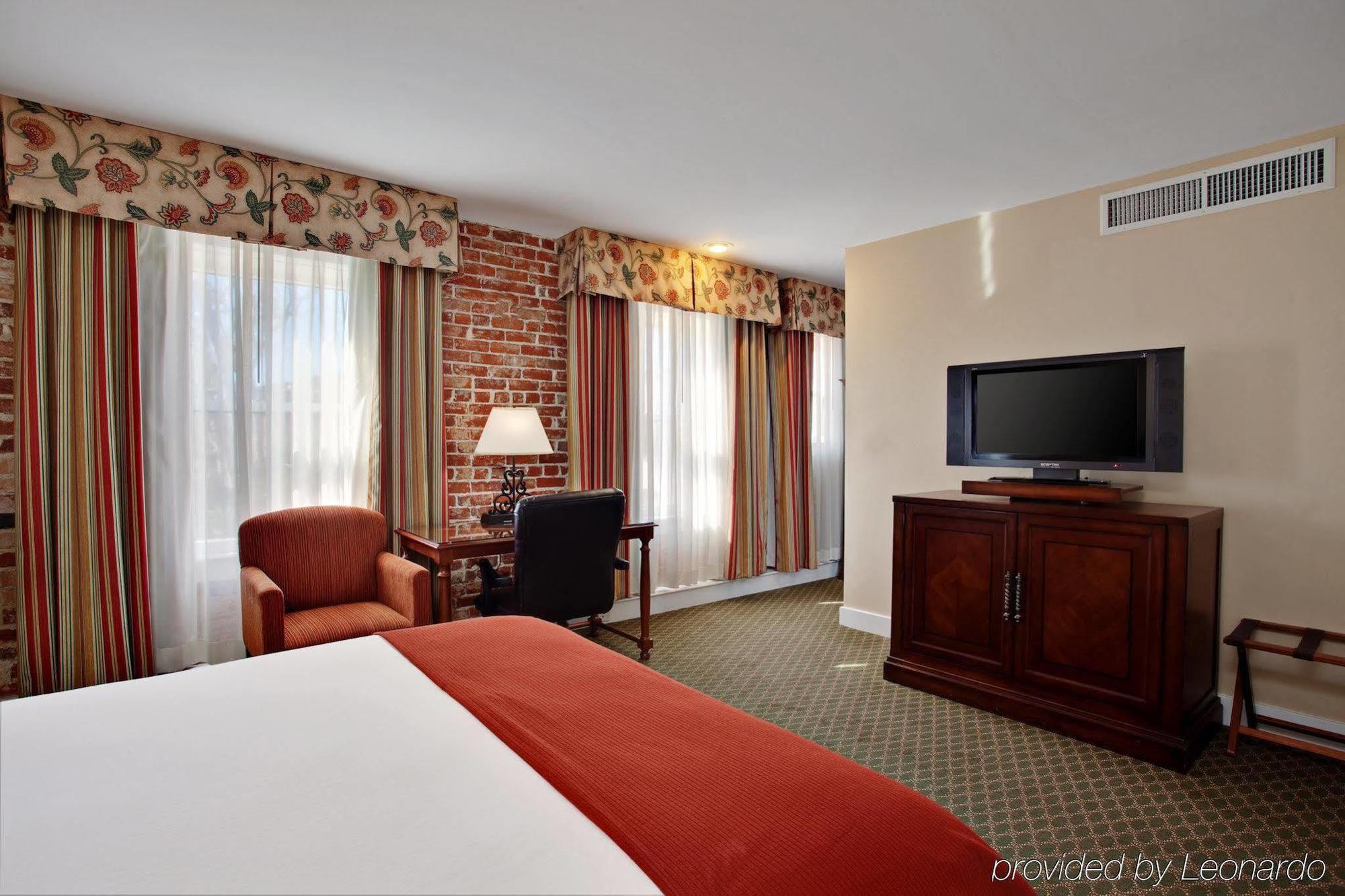 Virginia Santa Barbara, Tapestry Collection By Hilton Hotel 4*