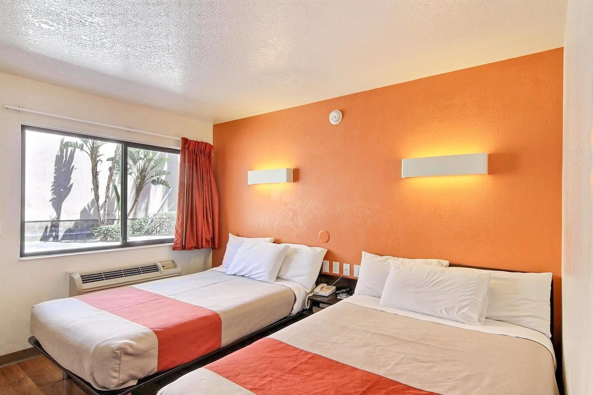 6-santa Barbara, Ca - State Street 2*