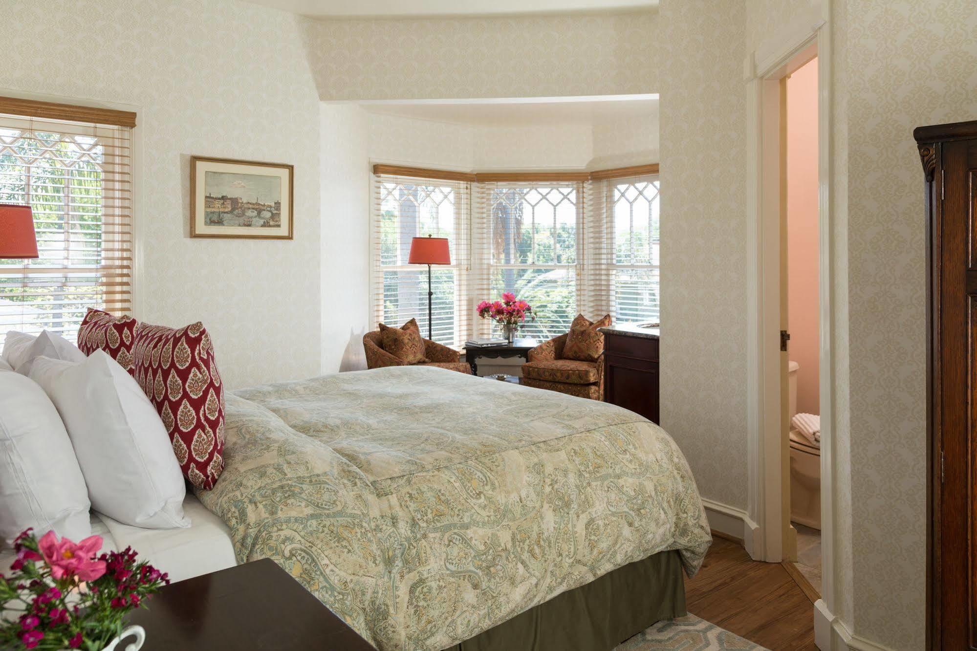 Bed & Breakfast Cheshire Cat & Santa Barbara