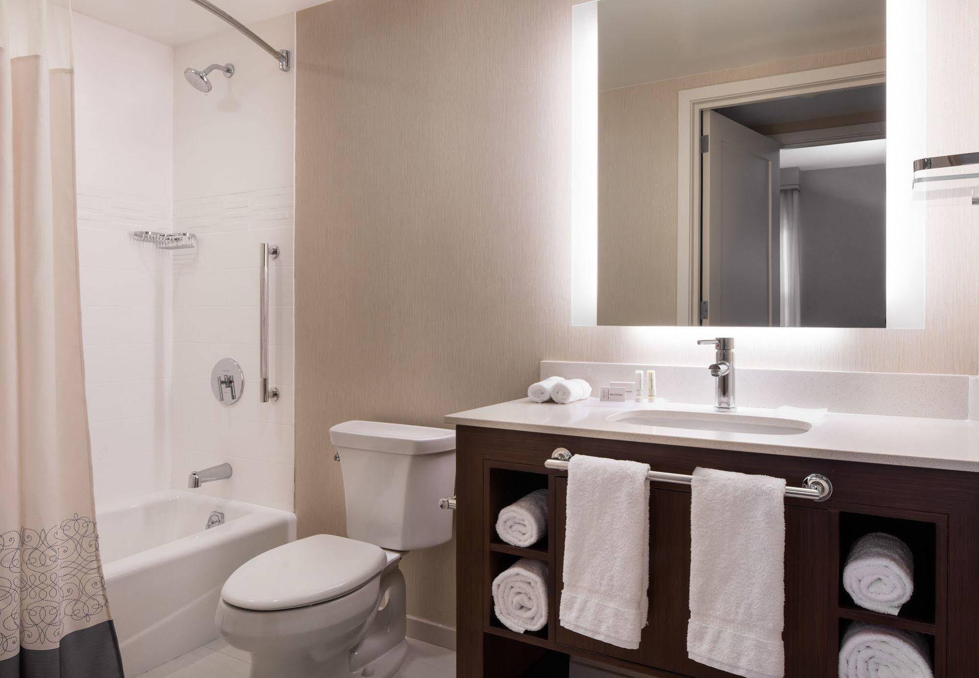 By Marriott Goleta Santa Barbara