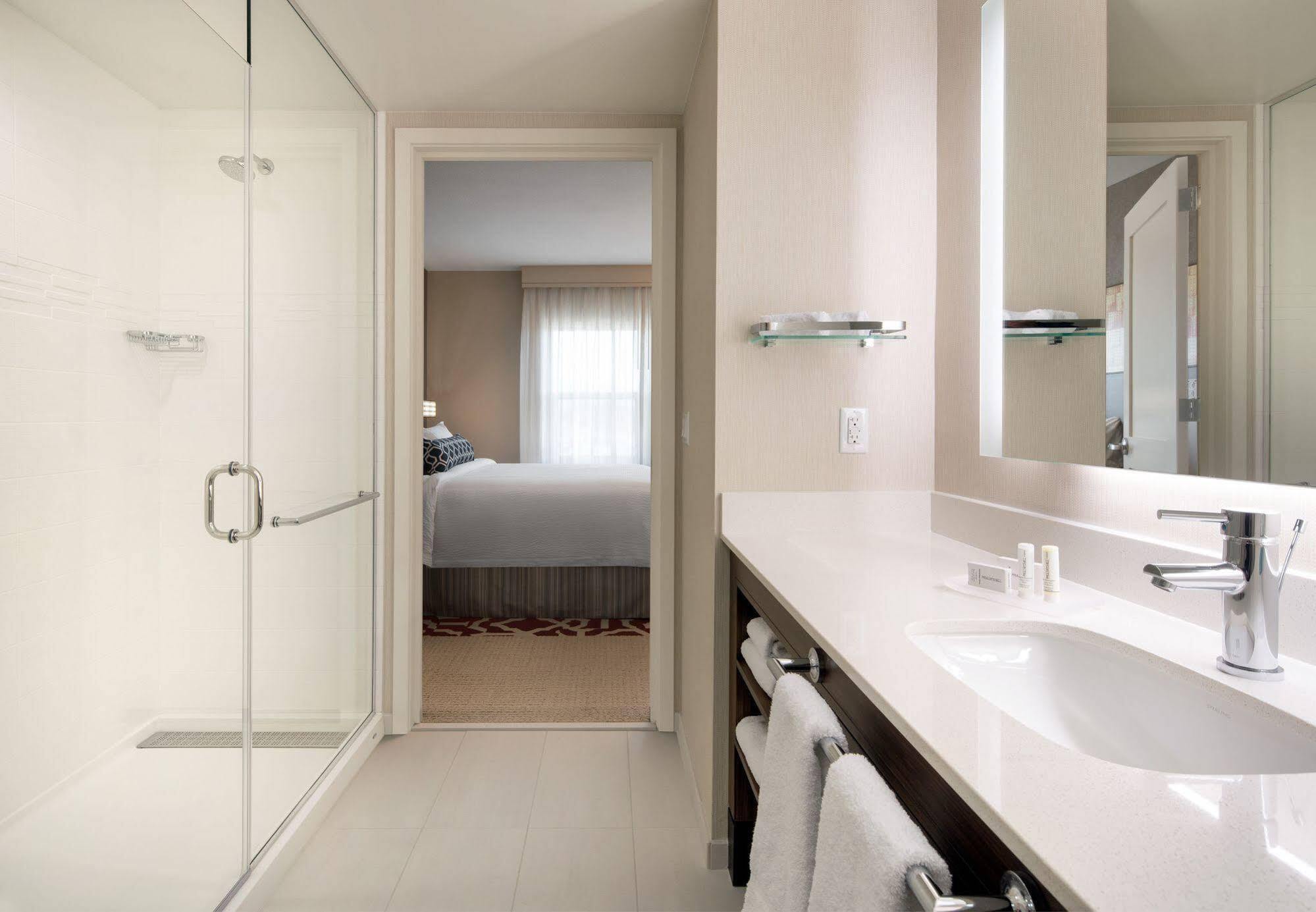 By Marriott Goleta Hotel