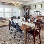 Old Yacht Club Inn