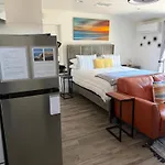 Sunrize Destinations - Newly Renovated Mesa Studio