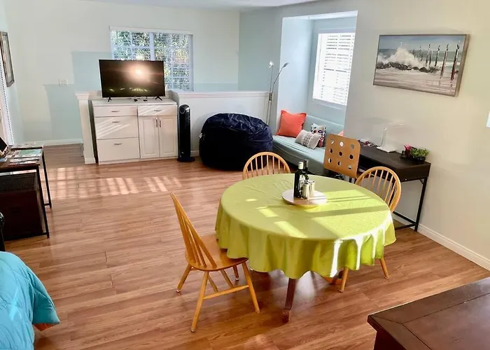 Santa Barbara Serenity Large 1-Bedroom Guest Apt.