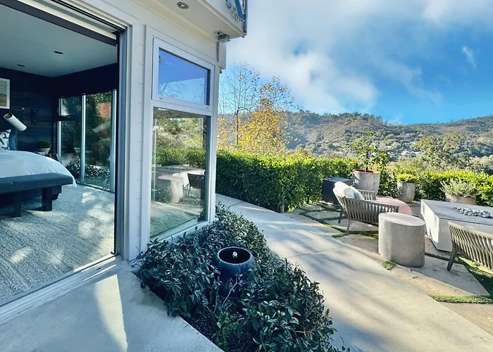 Secluded Modern Montecito Retreat