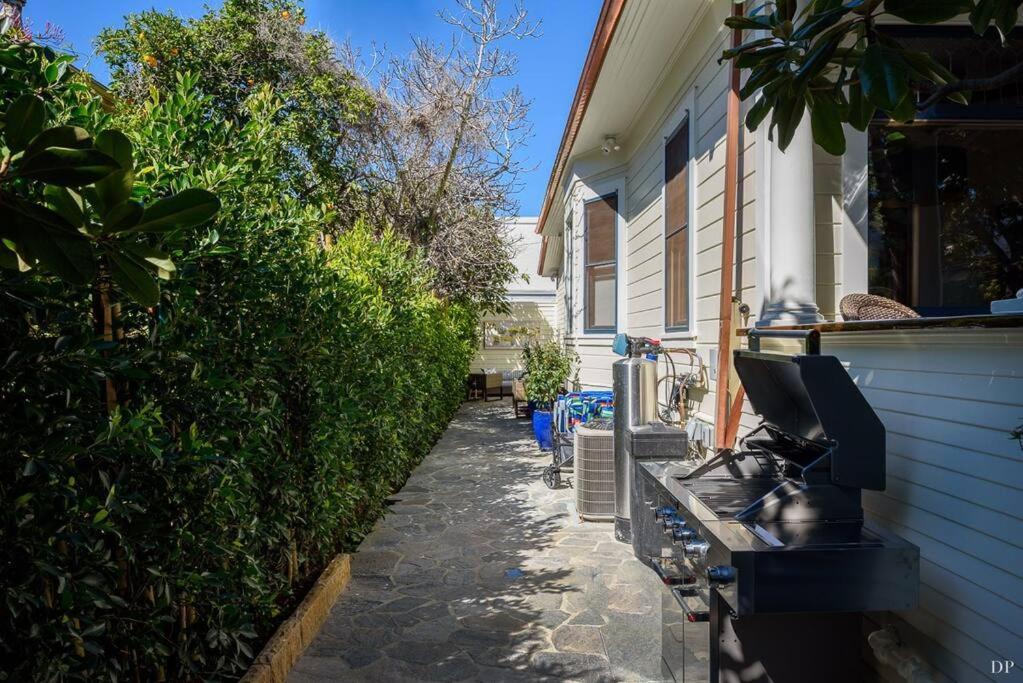 Upscale Downtown Walk To Shops Bars 2 Holiday home *