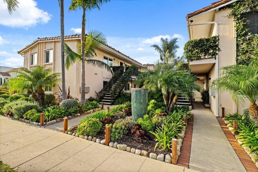 Newly Renovated One Bedroom In Funk Zone Holiday home Santa Barbara