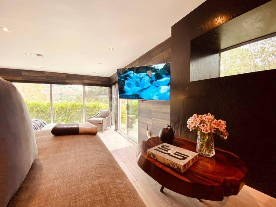 Secluded Modern Montecito Retreat Holiday home
