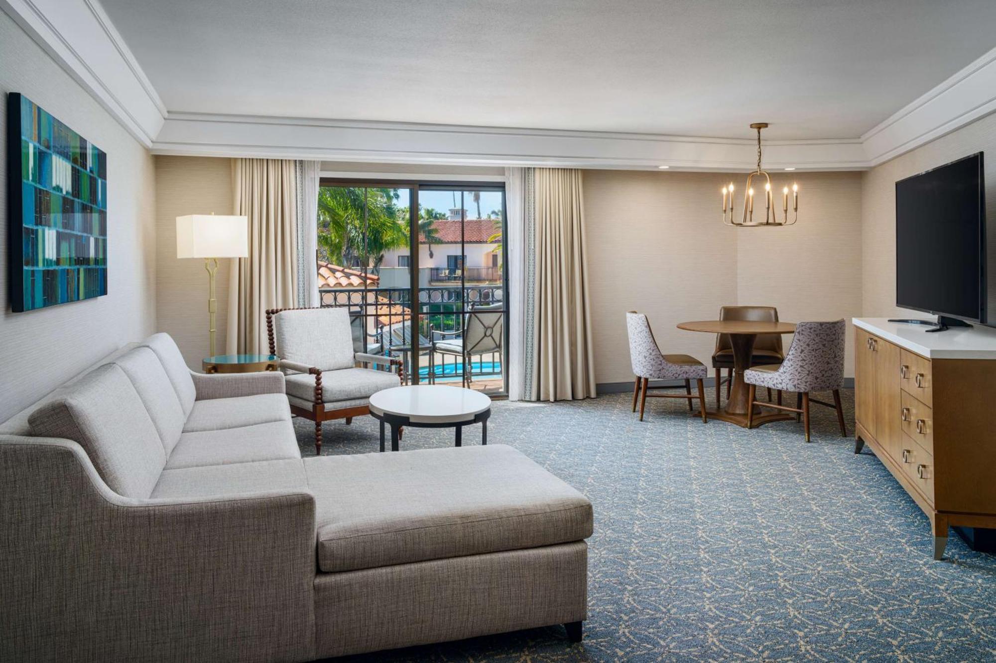 Resort Hilton Beachfront 4*