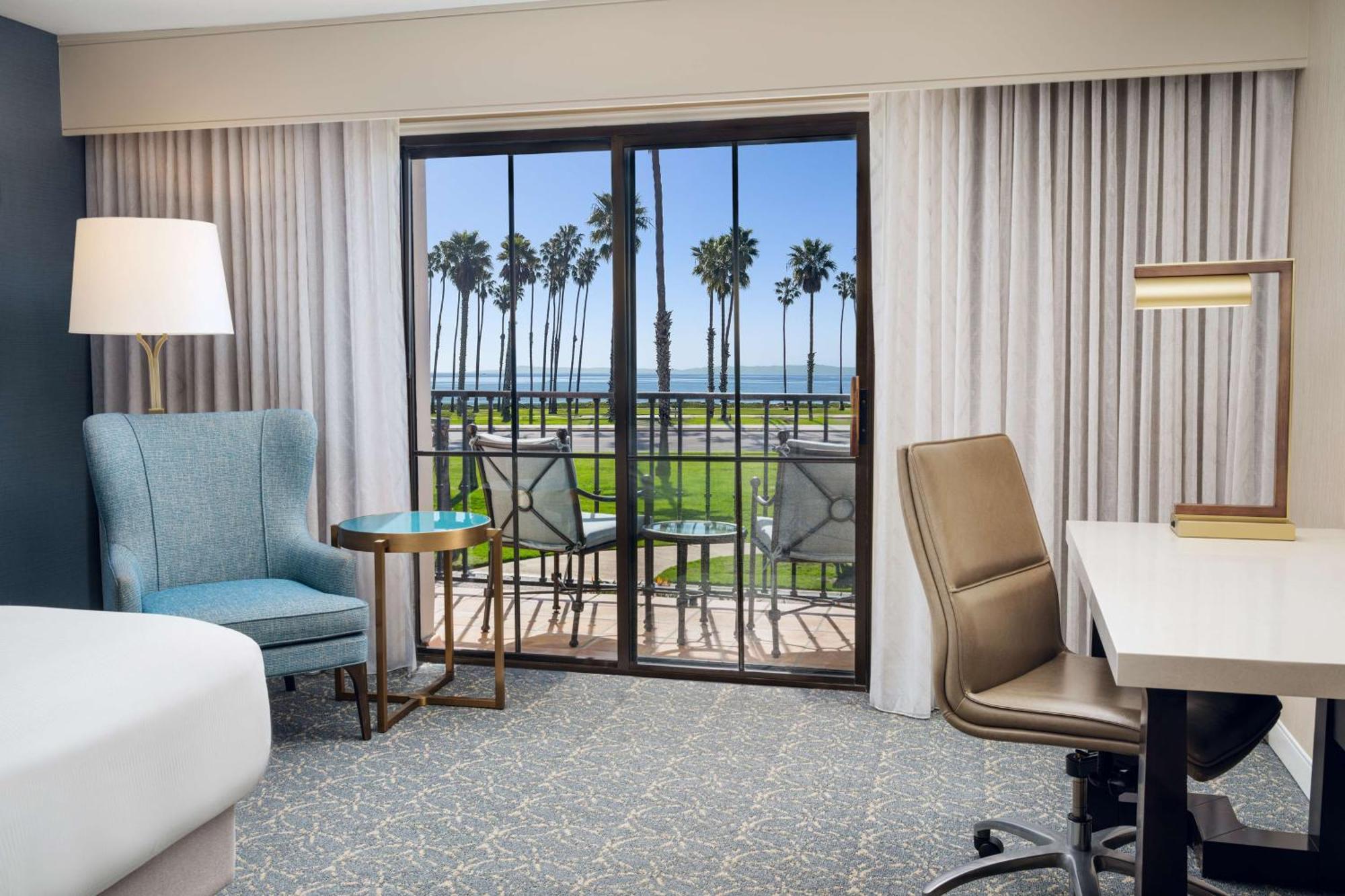 Resort Hilton Beachfront 4*