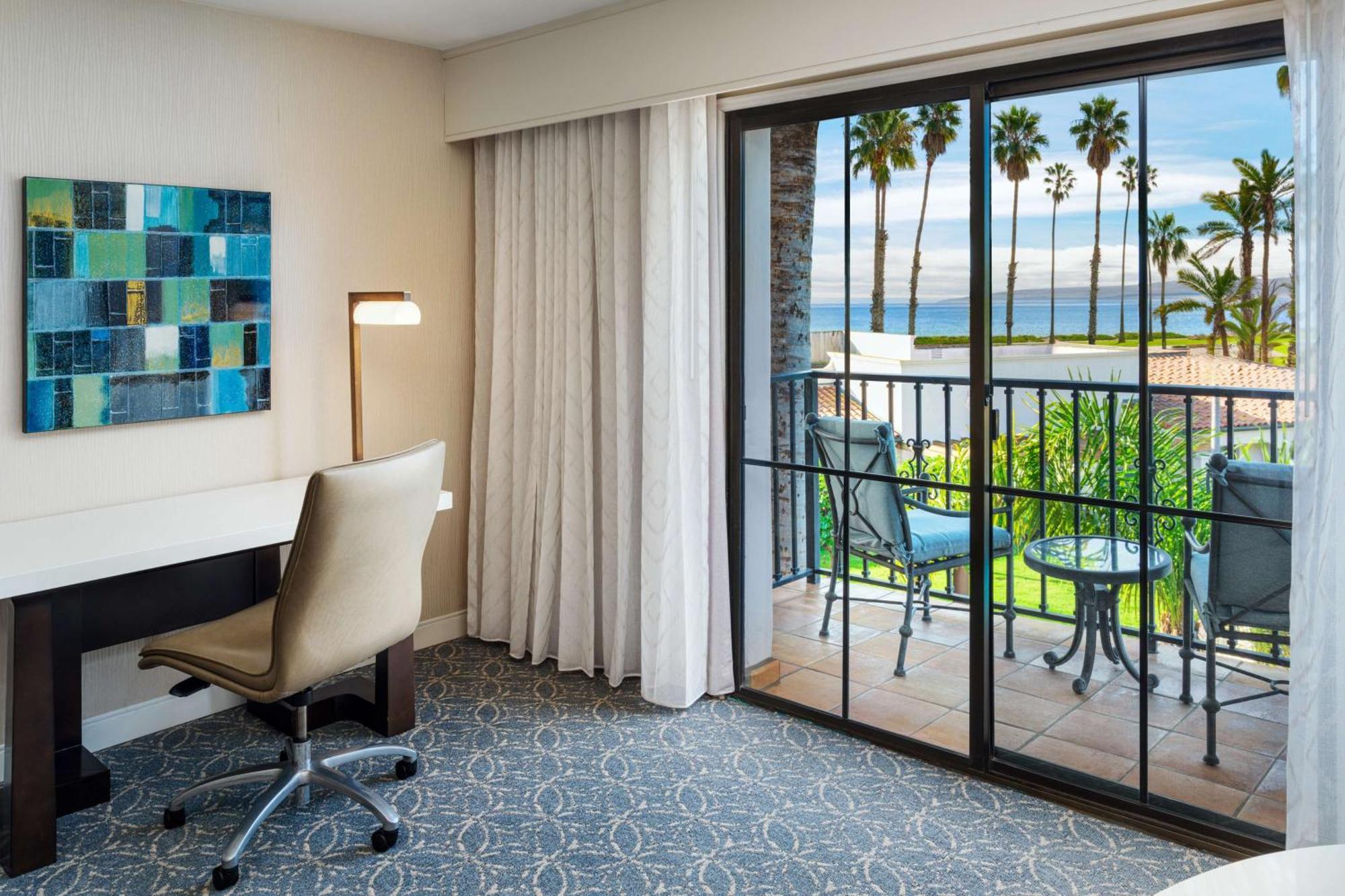 Resort Hilton Beachfront 4*