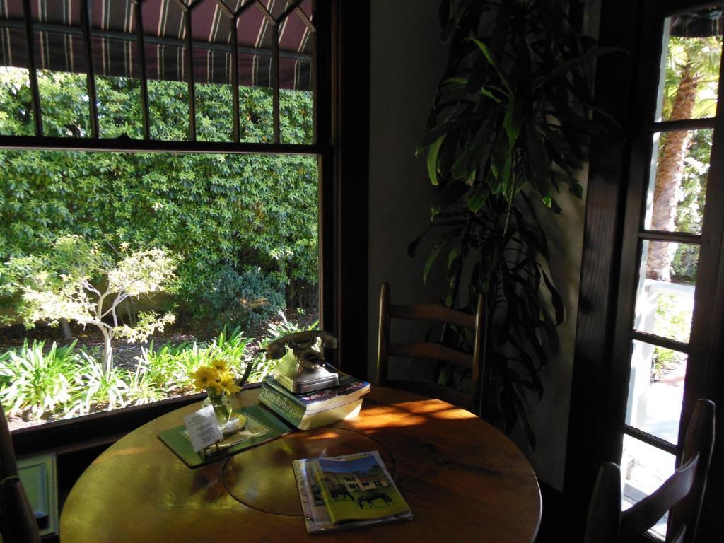 Country House Inn Santa Barbara
