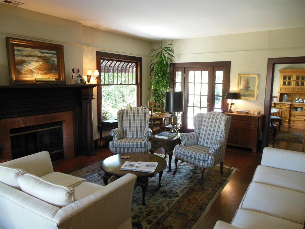 Country House Inn Santa Barbara