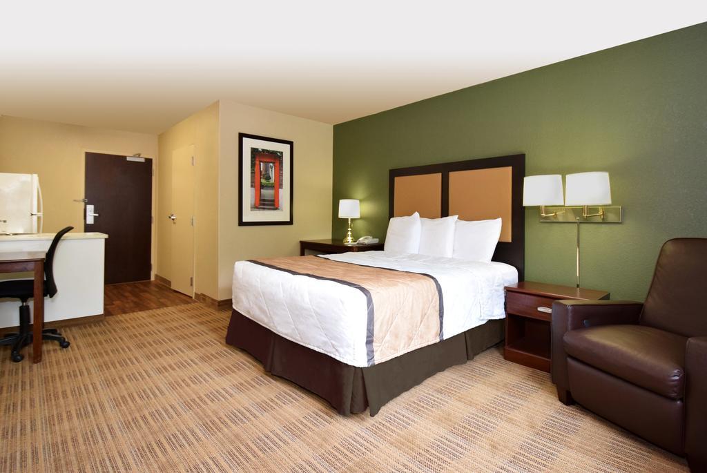 Extended America - Santa Barbara - Calle Real Hotel Goleta
