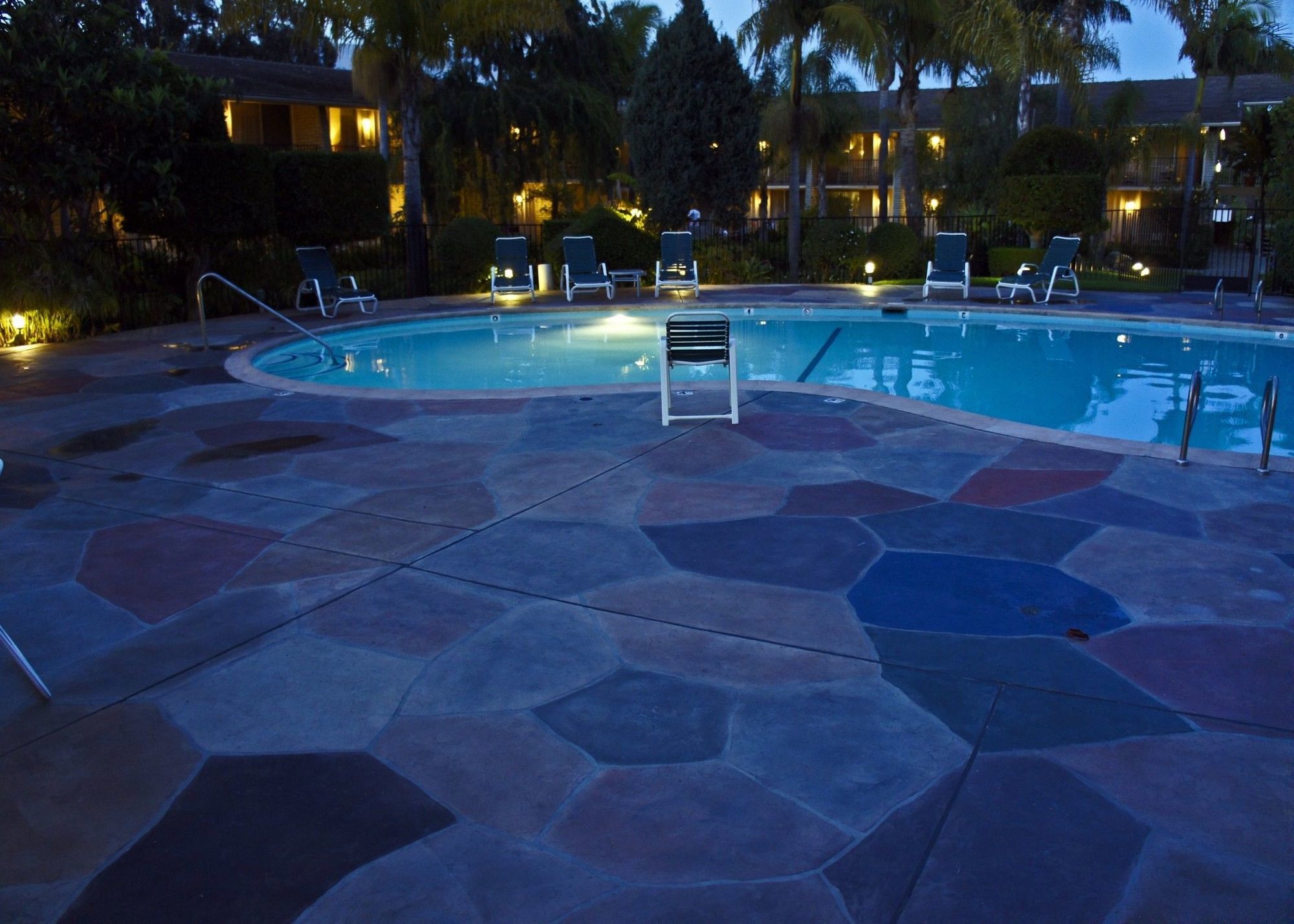 Ramada By Wyndham Hotel Santa Barbara