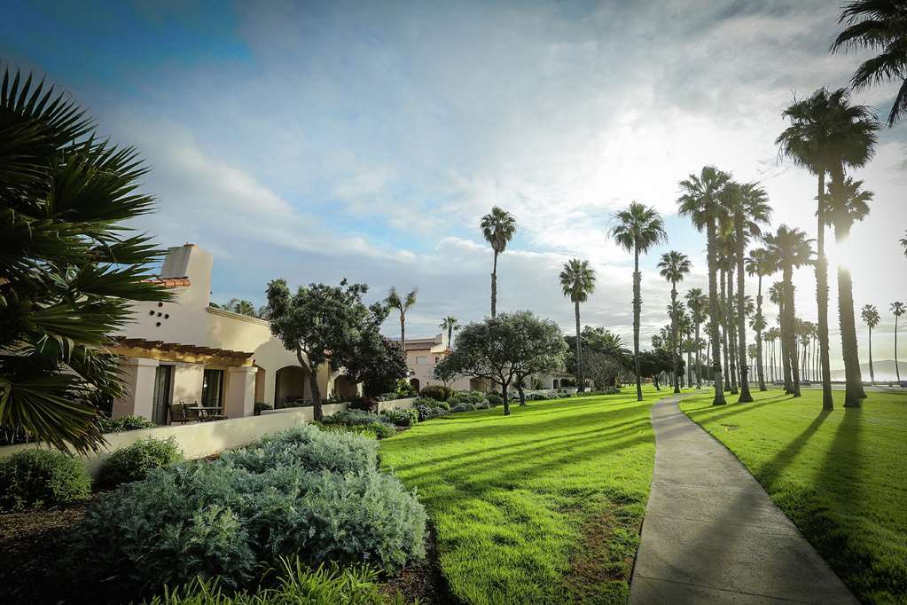 Hilton Beachfront Resort 4*